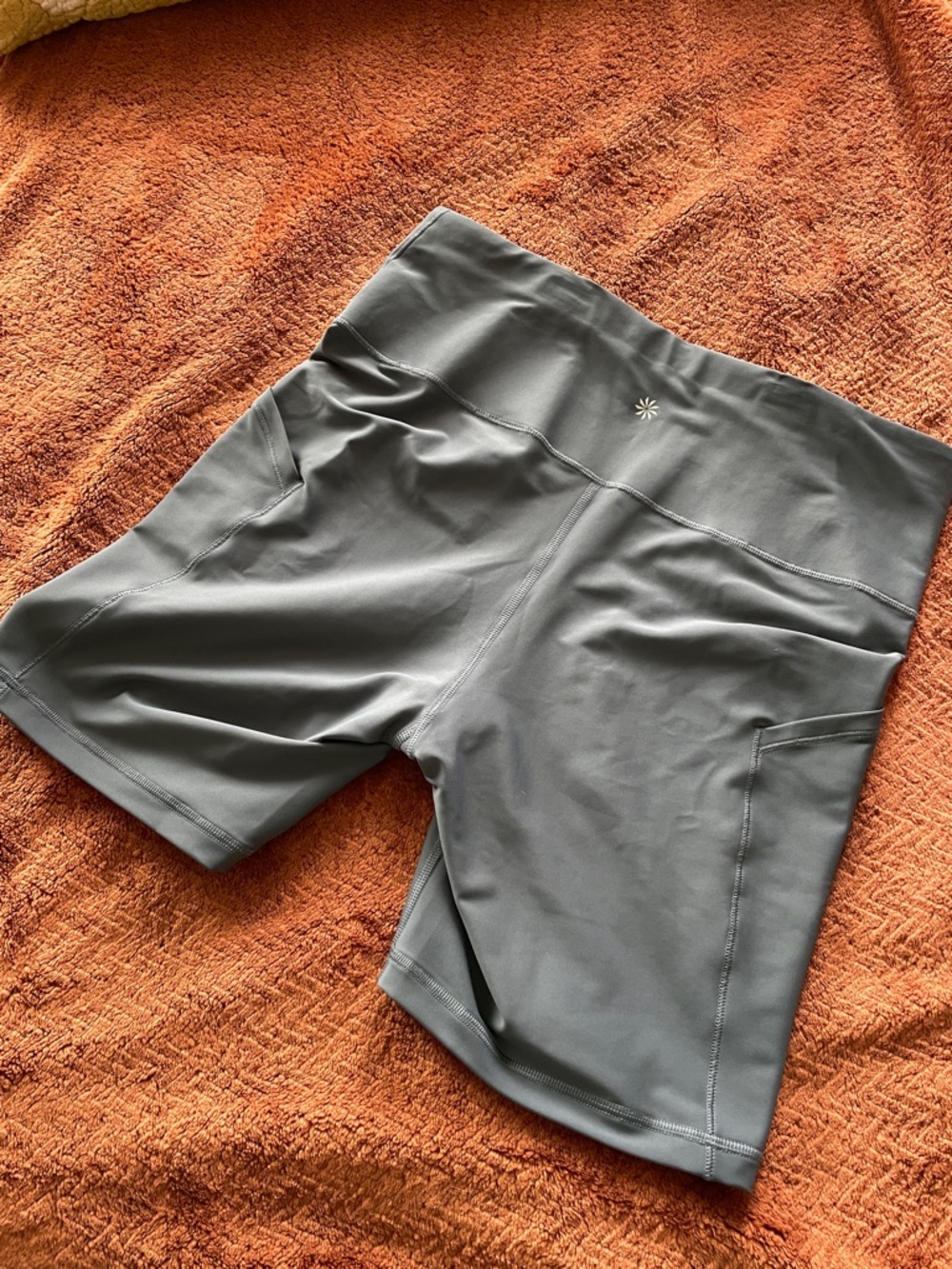 Athleta Interval Stash 7” Short in Slate Gray - Picture 3 of 3